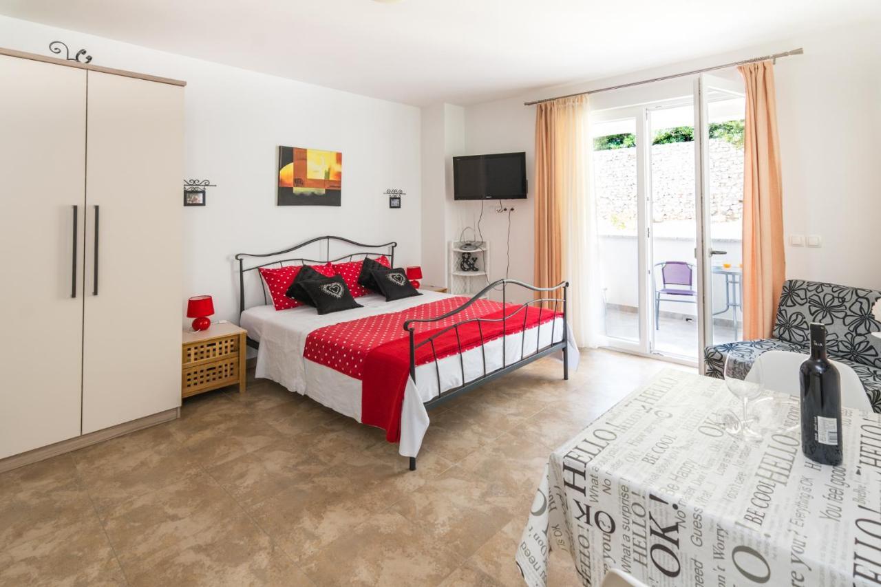 Apartments Veronika Паг Екстер'єр фото