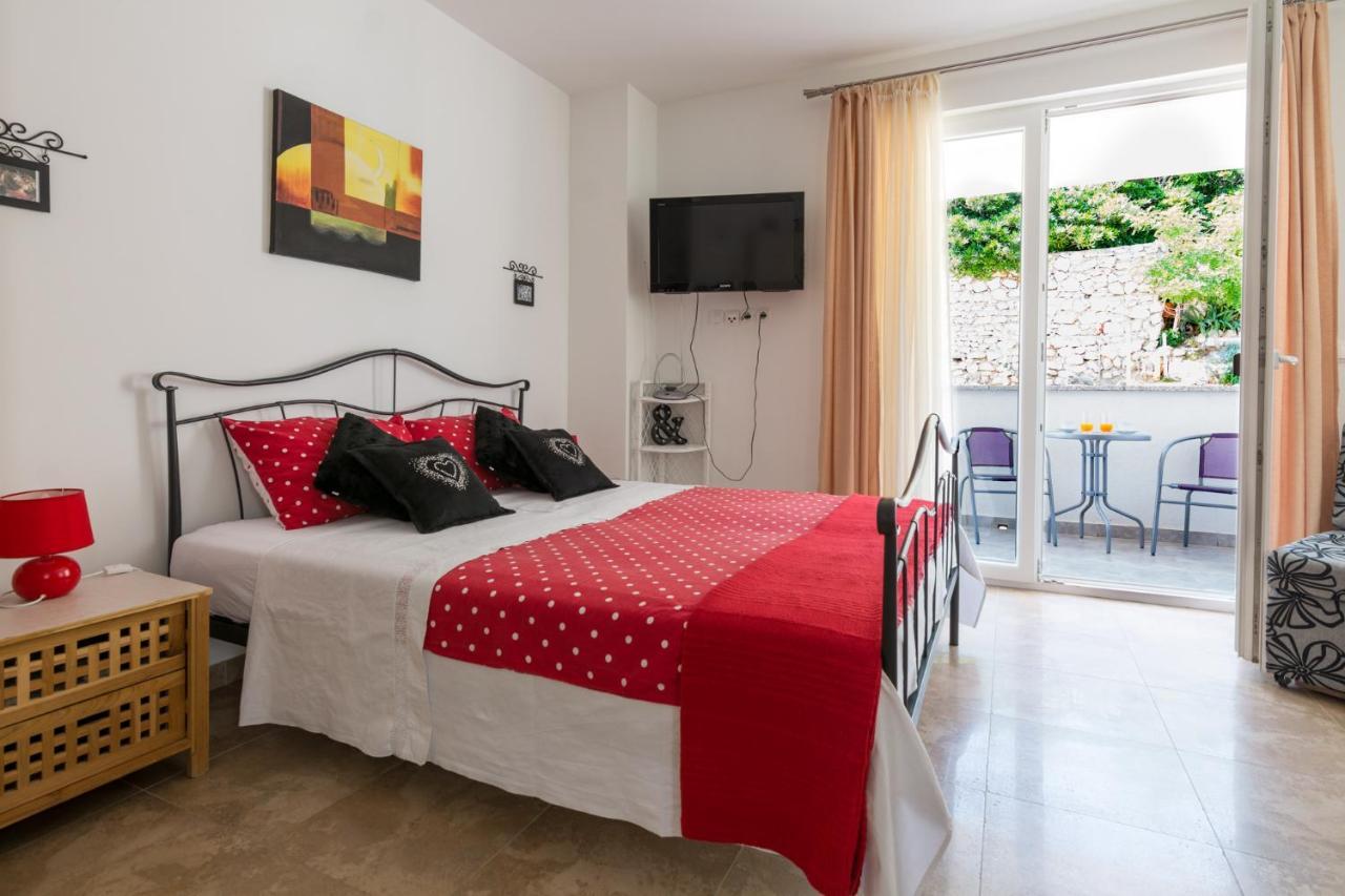 Apartments Veronika Паг Екстер'єр фото