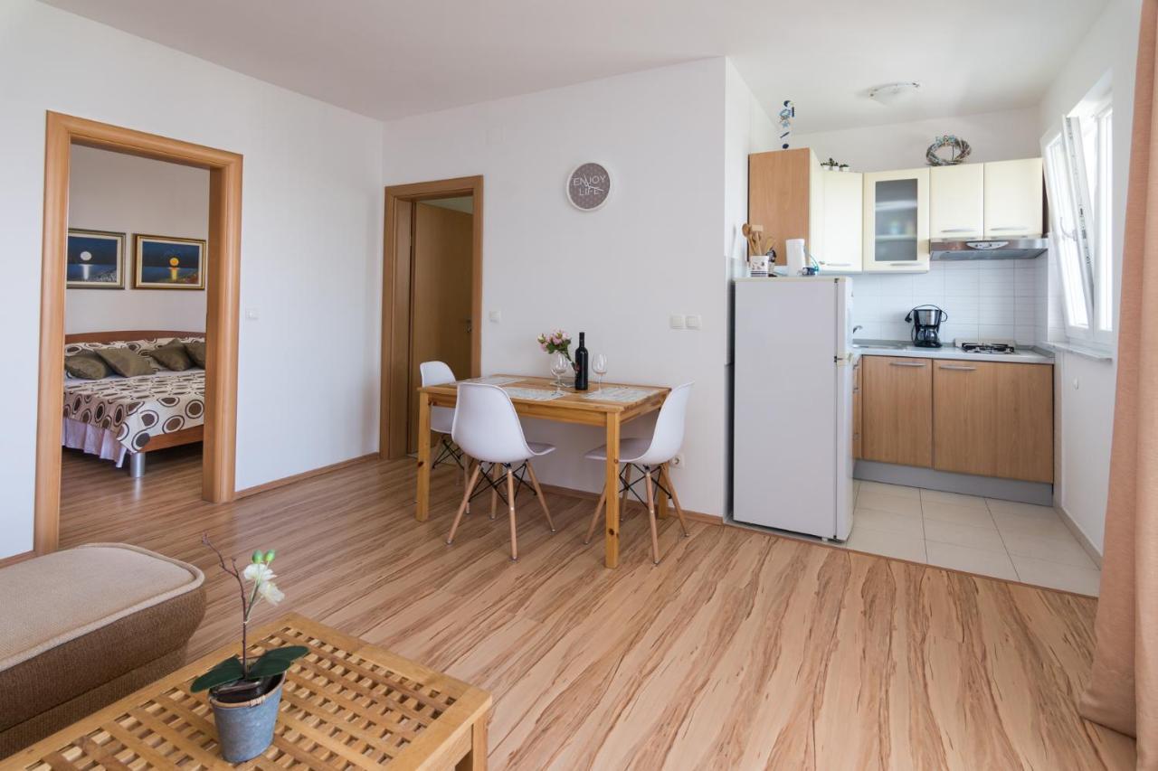Apartments Veronika Паг Екстер'єр фото