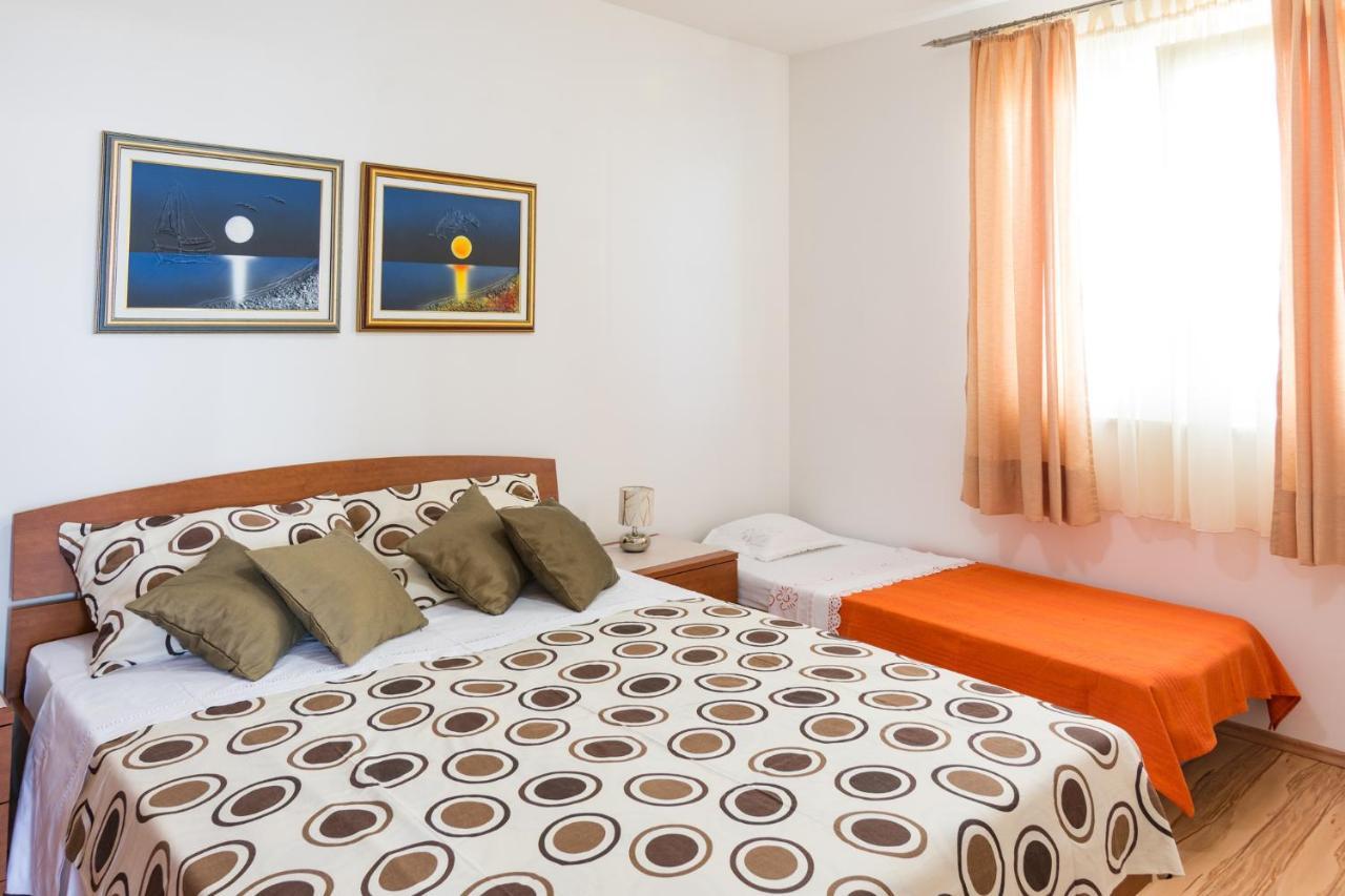Apartments Veronika Паг Екстер'єр фото