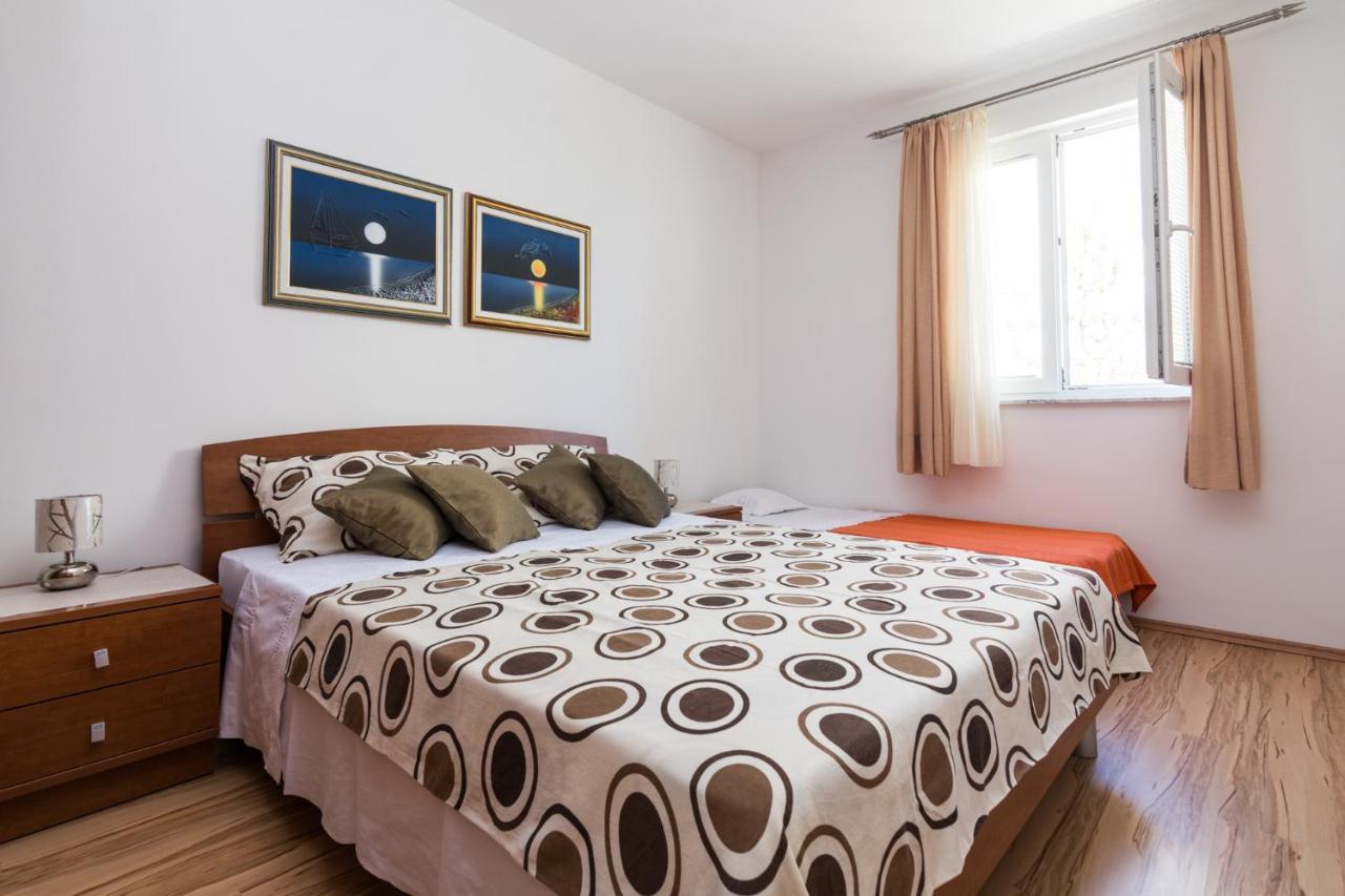 Apartments Veronika Паг Екстер'єр фото