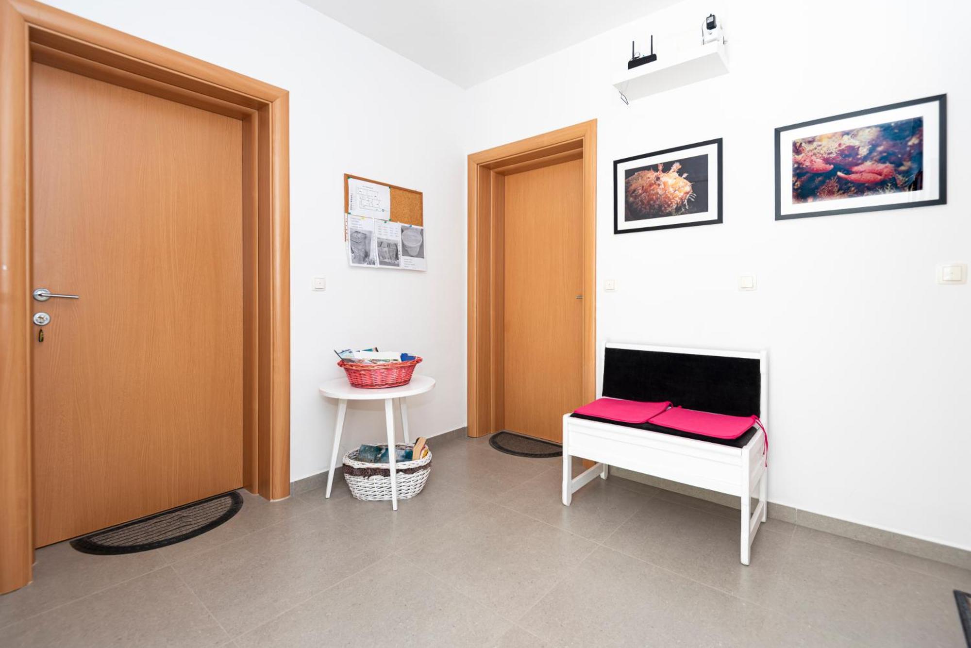 Apartments Veronika Паг Екстер'єр фото