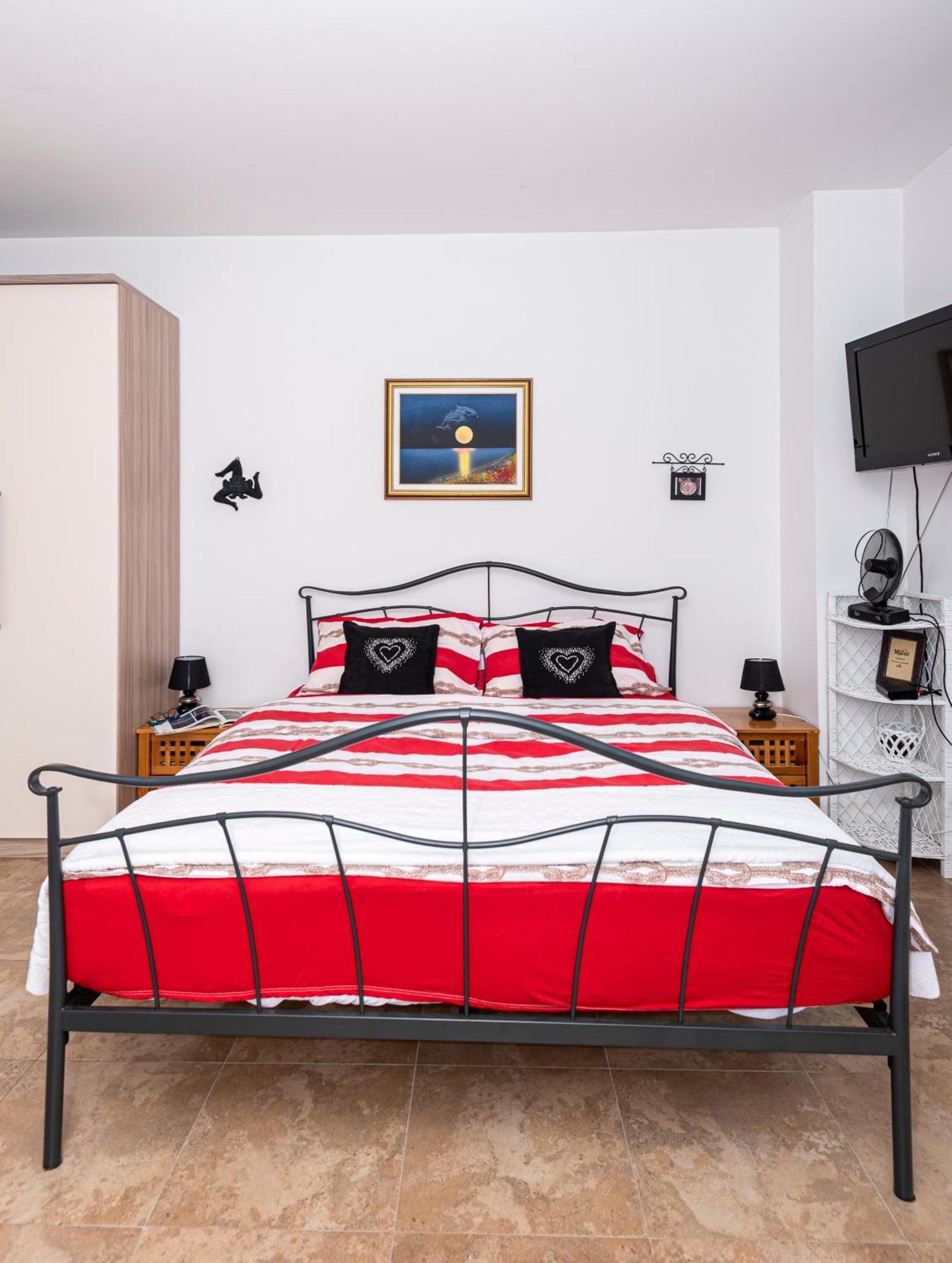 Apartments Veronika Паг Екстер'єр фото